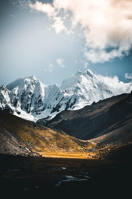 Mountain Landscapes - Breathtaking view of snow-covered peaks and vall #18046590