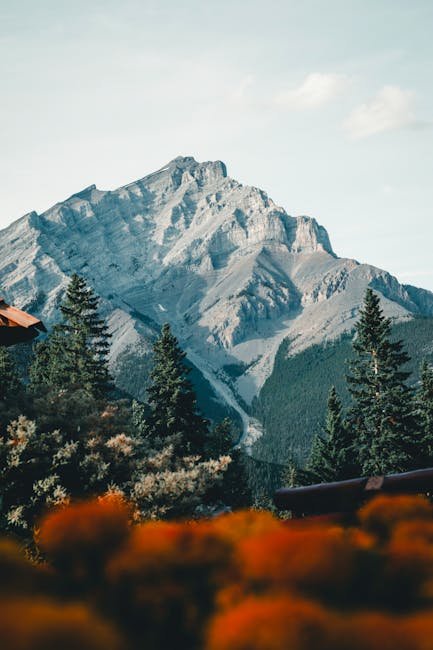 Mountain Landscapes - Stunning view of a Rocky Mountain peak in Banff #28366344